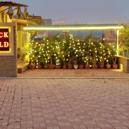 Отель Brick Field Варанаси Экстерьер фото
