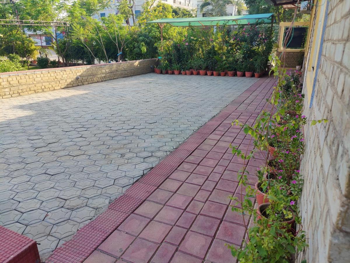Отель Brick Field Варанаси Экстерьер фото