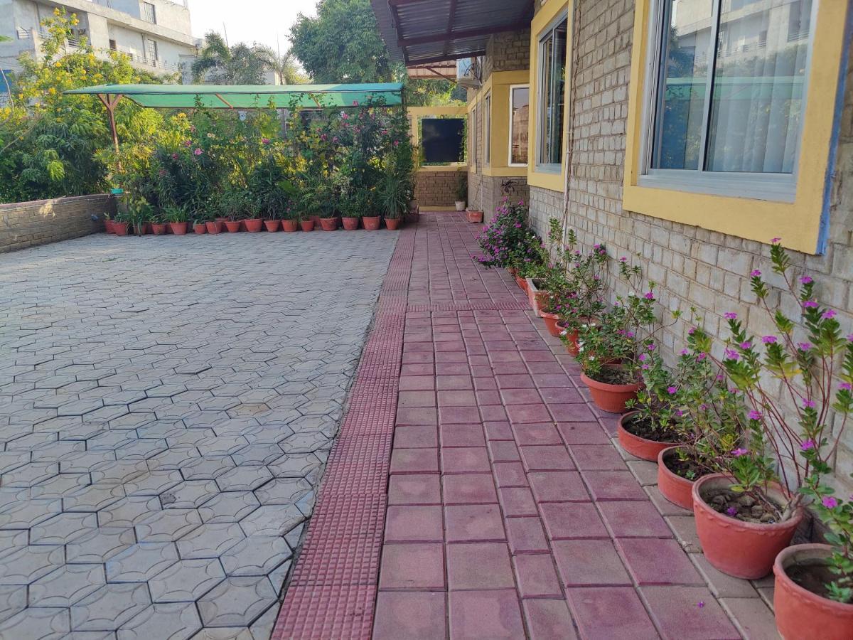 Отель Brick Field Варанаси Экстерьер фото